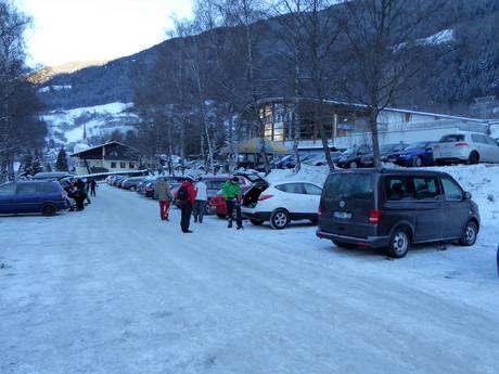 Autriche: Accès aux domaines skiables et parkings – Accès, parking Hochoetz – Oetz