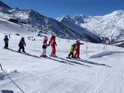 Cours de ski pour enfants sur le domaine skiable d'Hohsaas