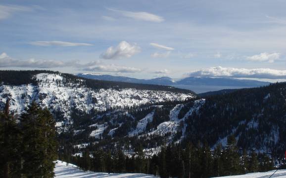 Le plus grand domaine skiable dans la Sierra Nevada (USA) – domaine skiable Palisades Tahoe