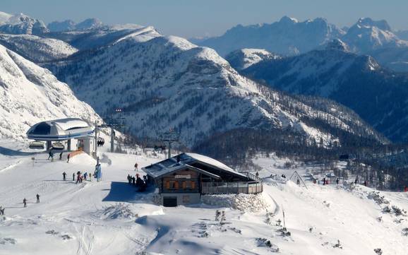 Skier dans le massif mort (Totes Gebirge)