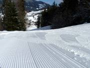 Piste damée sur le domaine skiable du Tirolina