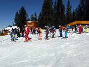 Un des nombreux cours de ski sur le domaine skiable
