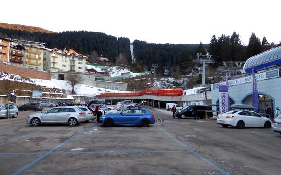 Altopiano della Paganella/Dolomiti di Brenta/Lago di Molveno: Accès aux domaines skiables et parkings – Accès, parking Paganella – Andalo