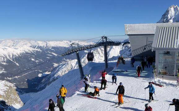 Skier dans le Valcamonica (Valle Camonica)