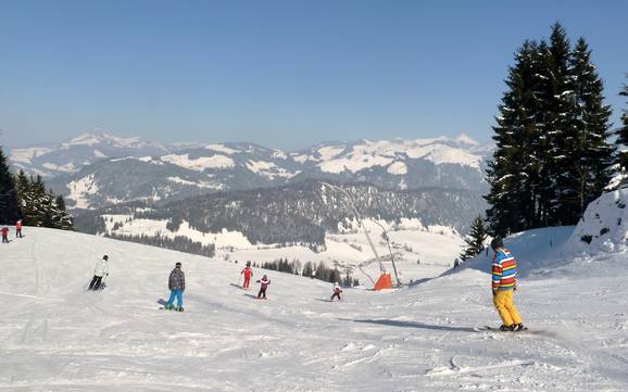 Skier dans le Kaiserwinkl