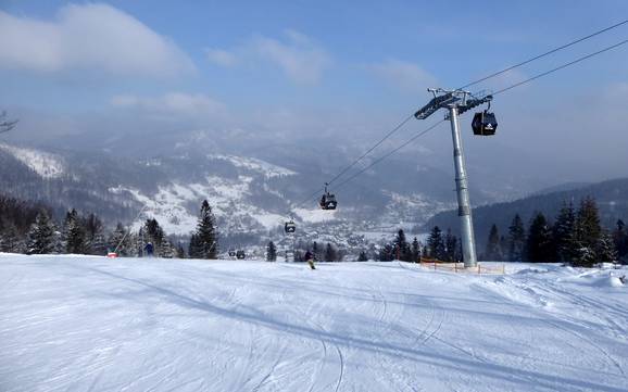 Skier dans les Carpates polonaises