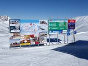 Panneau indicateur de pistes sur le domaine skiable