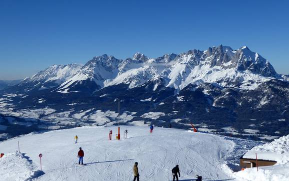 Skier dans la Ferienregion St. Johann in Tirol (région touristique de St. Johann in Tirol)