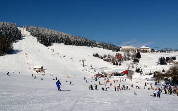 Le plus grand dénivelé dans les Monts Métallifères allemands – domaine skiable Fichtelberg – Oberwiesenthal