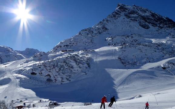 La plus haute gare aval dans la Paznauntal (vallée de Paznaun) – domaine skiable Galtür – Silvapark