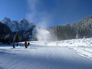 Enneigement à l'aide de lances sur le domaine skiable de Dachstein West