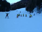 Un des nombreux cours de ski pour enfants