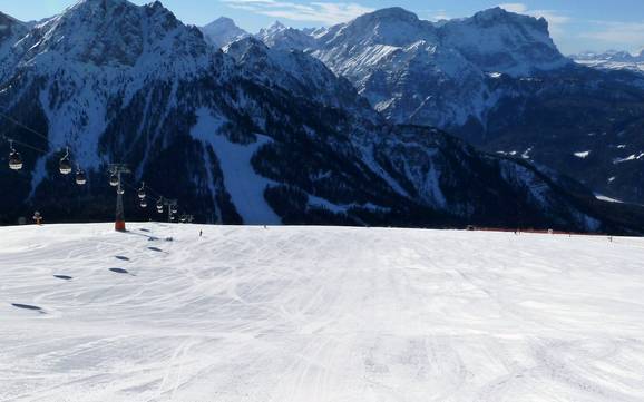 Skier dans la région touristique de Kronplatz (Plan de Corones)