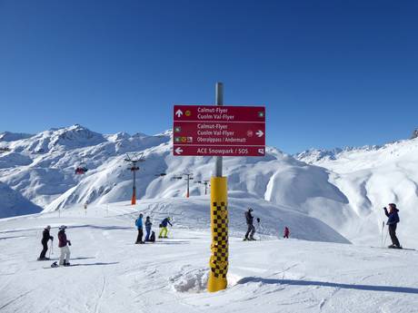Disentis Sedrun: indications de directions sur les domaines skiables – Indications de directions Andermatt/Oberalp/Sedrun