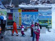 Grand panneau d'information à la station de vallée