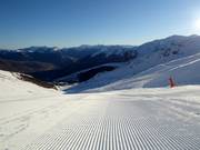 Préparation des pistes de première classe dans le domaine skiable de Peyragudes