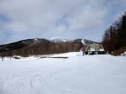 Vue depuis la station de vallée vers le Mt. Sahoro