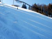 La piste de slalom a une inclinaison de 40 %.