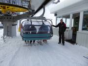 Le personnel est présent lors de l’embarquement.