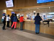 Personnel de caisse sympathique