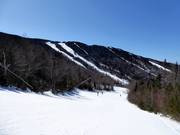 Les descentes à travers les clairières boisées dominent dans le domaine skiable de Sunday River.