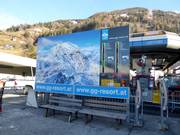 Panneau d'affichage moderne à la station inférieure de Matrei