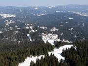 Vue depuis la tour de télévision en direction du centre de ski 3 Studenet