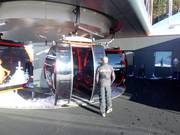 Le personnel est présent à la télécabine.