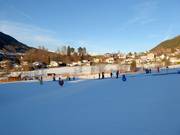 Piste d'entraînement avec tapis roulant dans le jardin des enfants
