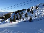 Pentes de neige profonde au-dessus de Vason