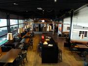 Café de ski avec vue sur les pistes