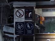 Panneaux d'information dans le hall de ski