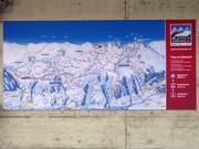 Grand panneau d'information à la station de vallée à Fiesch