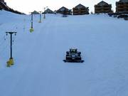 Chaque soir, les dameuses entrent en action.