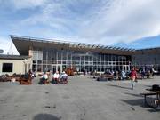 Terrasse ensoleillée au restaurant Coronet Peak