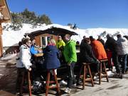 Bar après-ski au restaurant de montagne Sareis