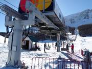 Le personnel est présent au télésiège.