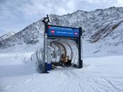Gletscherband (Förderband Rettenbachgletscher) - Tapis roulant/Moving Carpet recouvert d’une galerie