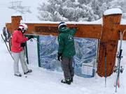 Personnel aux plans des pistes en cas de questions