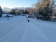 Espace débutant avec téléski à corde à la station de vallée