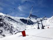 Canons à neige dans la partie inférieure de la piste Spannagelabfahrt