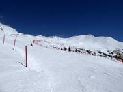 Vue sur le domaine skiable Ankogel depuis la piste de descente vers la vallée