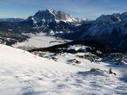 Piste à bosses avec vue sur la Zugspitze