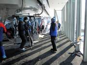 Le personnel est présent au télésiège SkiWeltbahn.