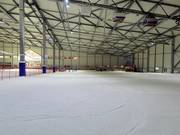 Espace débutants dédié avec téléski à corde dans la zone de la vallée du hall de ski