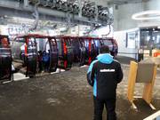 Lors de l’embarquement, le personnel est toujours présent.