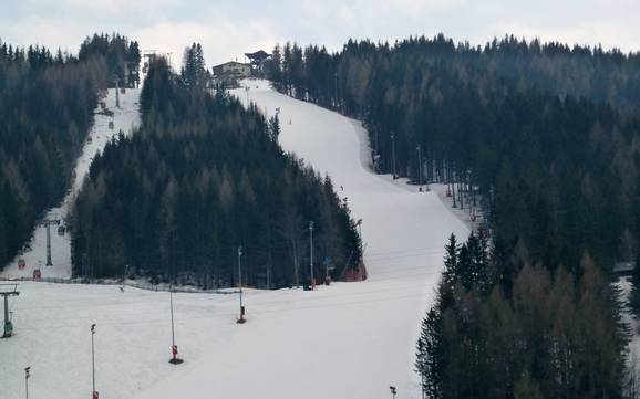 Skier dans le district de Bruck-Muerzzuschlag Skier dans le district de Bruck-Muerzzuschlag