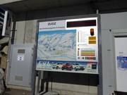 Panneau d'information complet à la station inférieure de Castlatsch