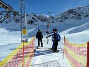 Le personnel est présent à l’embarquement du téléski.