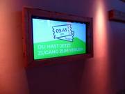 Affichages clairs à l'entrée du hall de ski